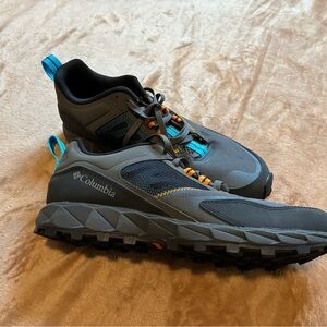 Columbia Men's Black and Teal Athletic Shoes